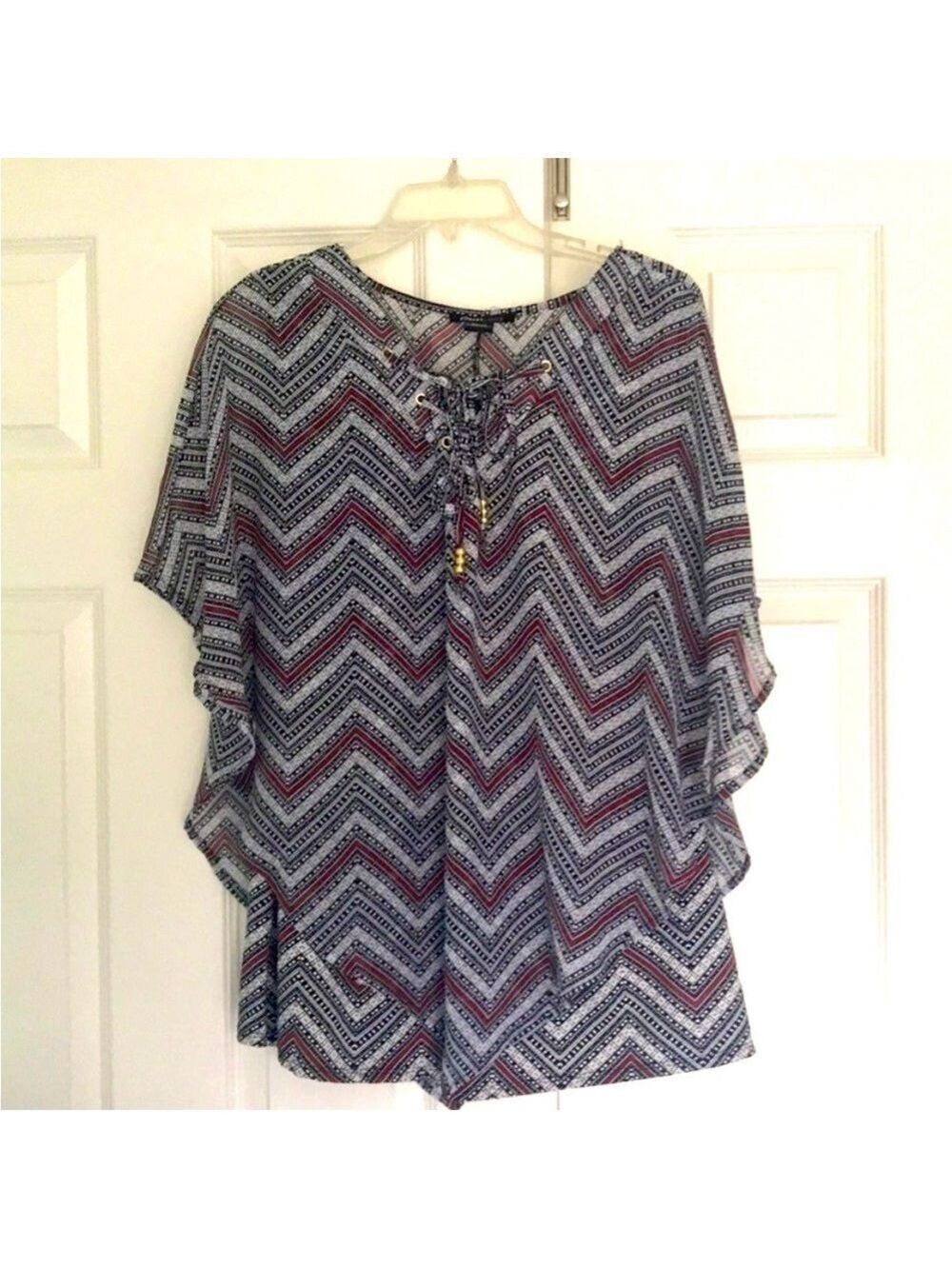 Women’s black and maroon top 1x